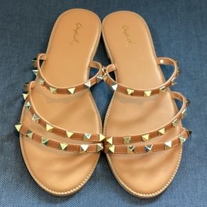 Qupid Gold Size 8.5 & Size 9 Studded Camel Flat Sandals NWOB